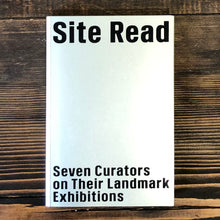 Carica l&#39;immagine nel visualizzatore di Gallery, SITE READ: SEVEN CURATORS ON THEIR LANDMARK EXHIBITIONS - AA. VV.