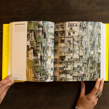 Carica l&#39;immagine nel visualizzatore di Gallery, SHAPING CITIES IN AN URBAN AGE - RICKY BURDETT, PHILIPP RODE
